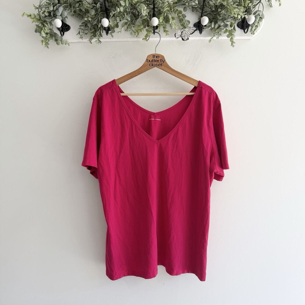 Universal Standard Fushia V Neck Short Sleeve Tee X 6073